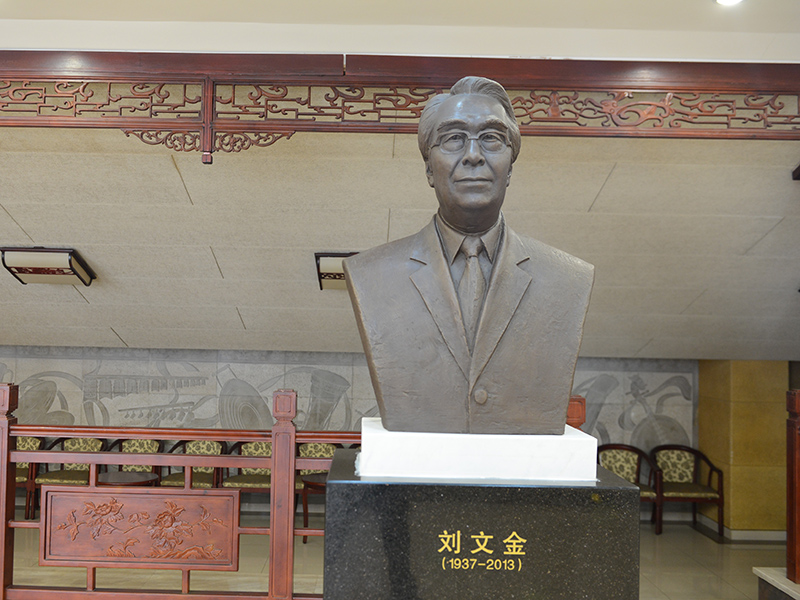 雕塑作品 劉文金像，鑄銅，安放地點(diǎn)：中央民族樂(lè)團(tuán)